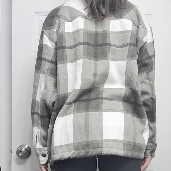 Check Shacket - Picture 10 of 11